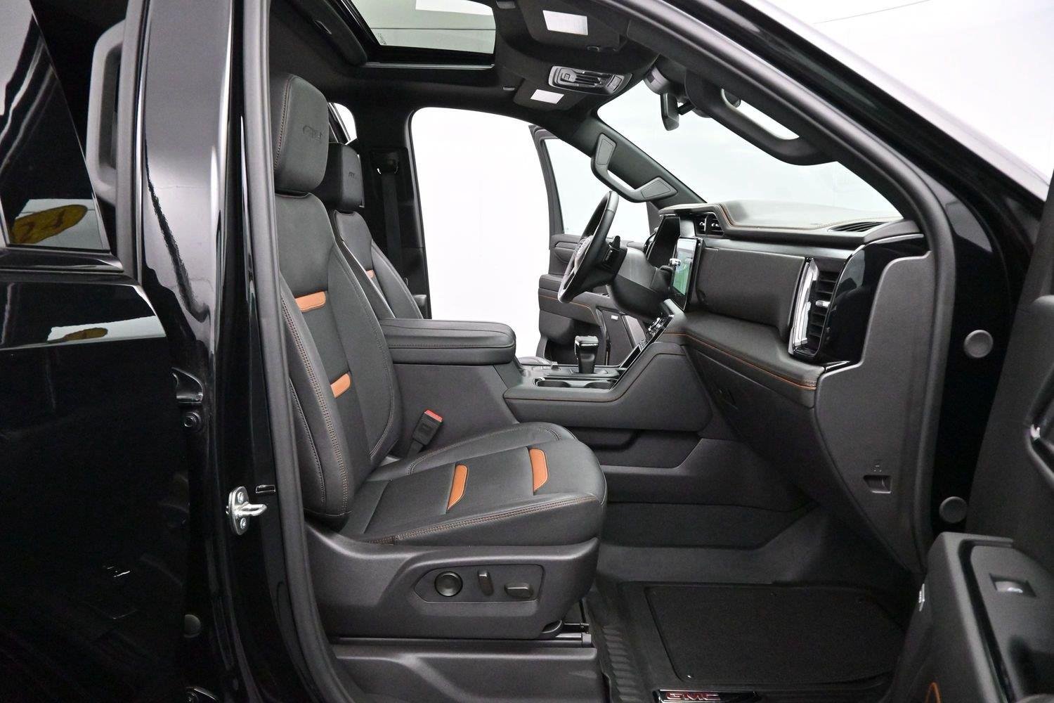Used 2024 Onyx Black GMC AT4 image 34