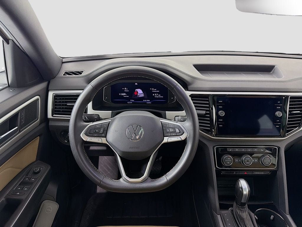 Used 2022 Pure White Volkswagen 3.6L V6 SE w/Technology 4MOTION image 22