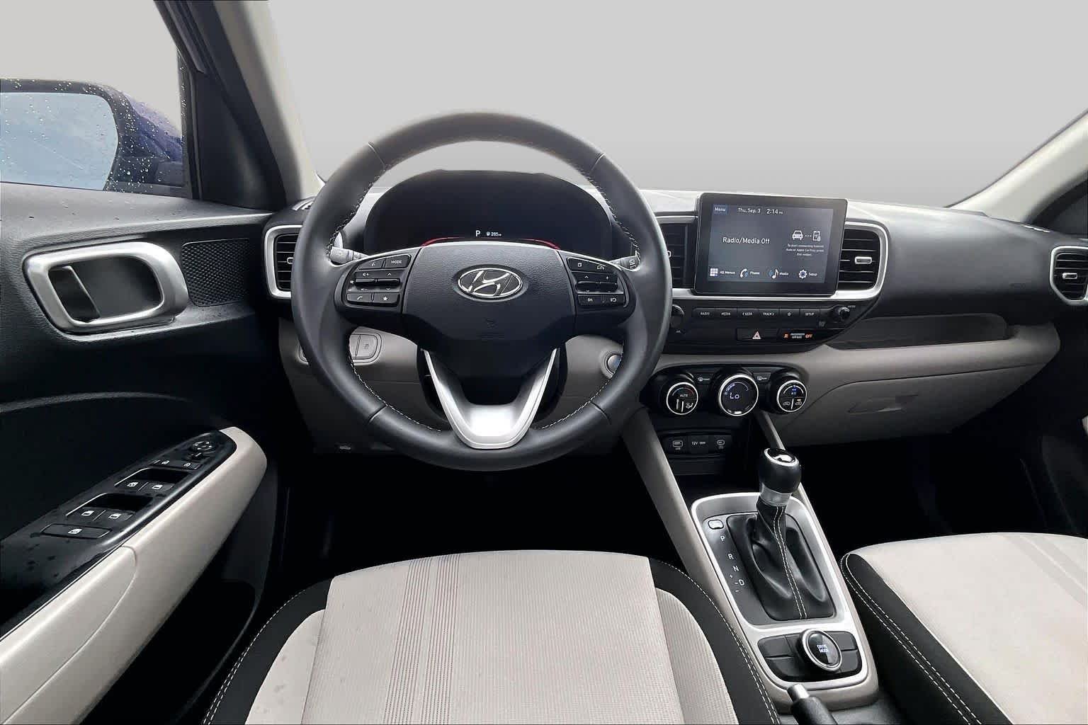 2025 Hyundai Venue SEL - Photo 6