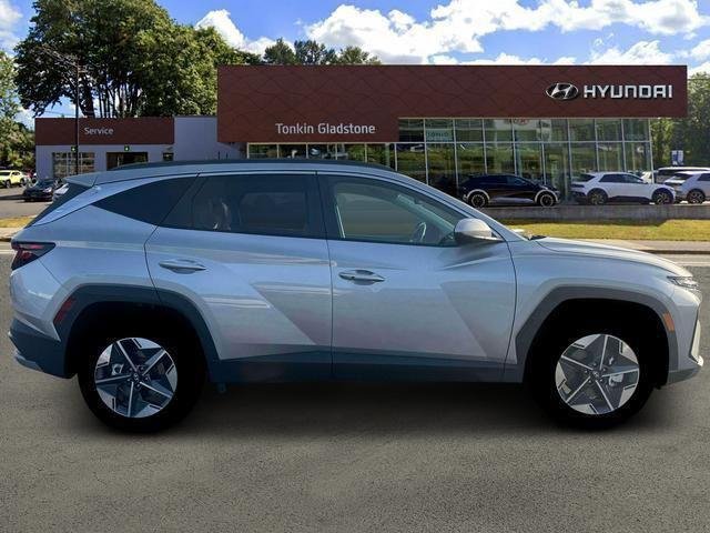 New 2026 Shimmering Silver Hyundai SEL AWD image 9
