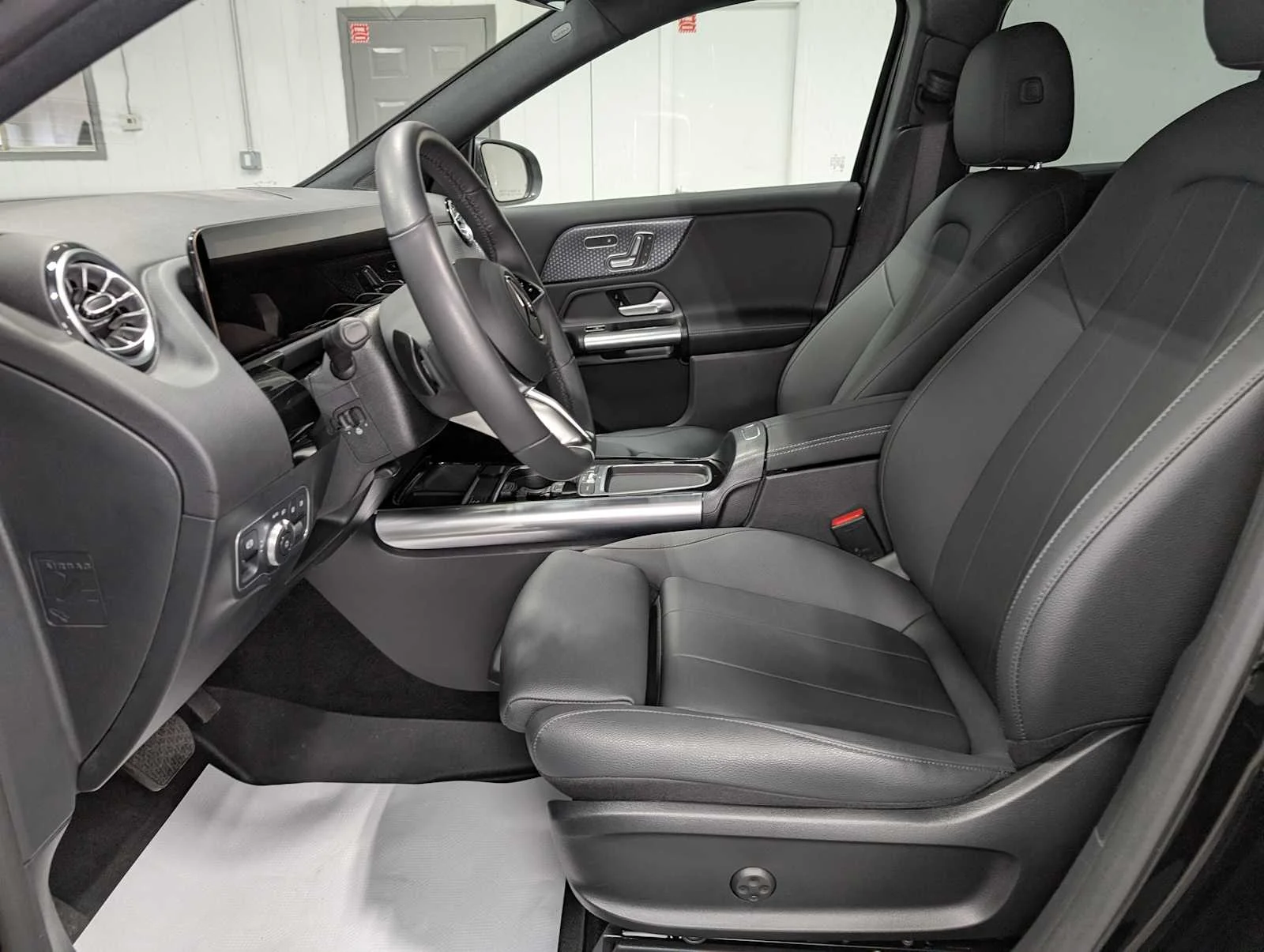 Certified Used 2025 Night Black Mercedes-Benz GLA 250 image 4