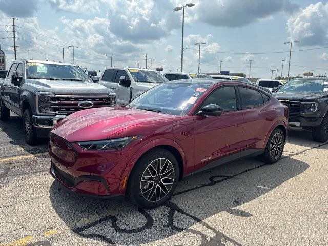 Used 2025 Magenta Ford Premium image 1