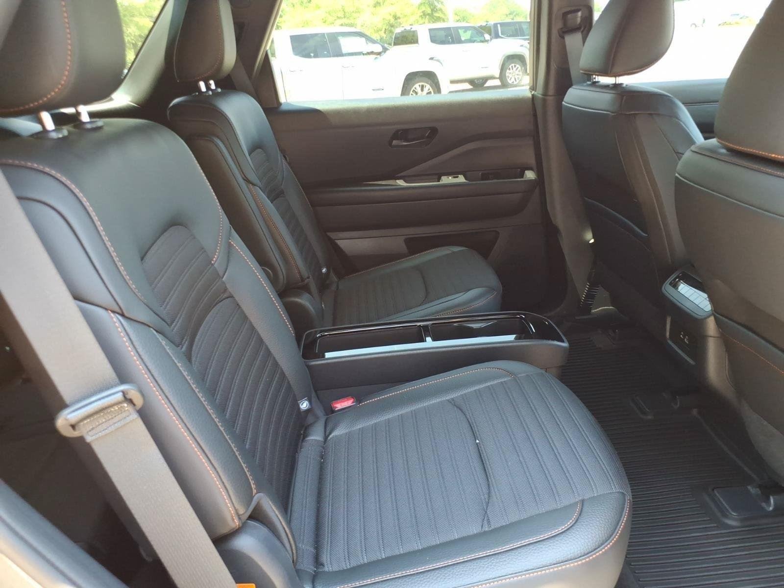 Used 2025 Gun Metallic Nissan Rock Creek image 26