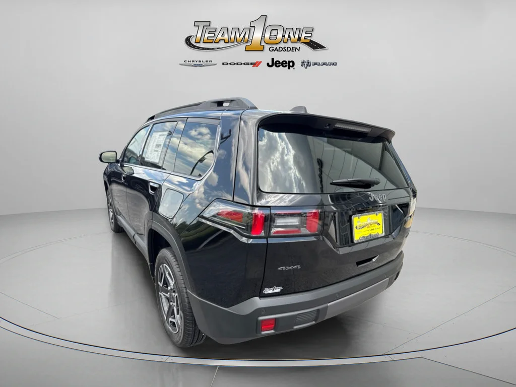 New 2026 Diamond Black Crystal Pearl-Coat Exterior Paint Jeep Limited image 7