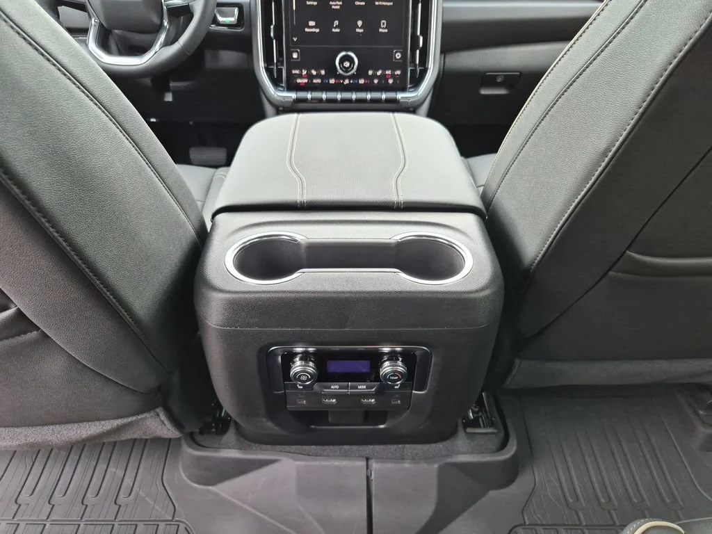 New 2026 Sterling Metallic GMC Elevation image 36