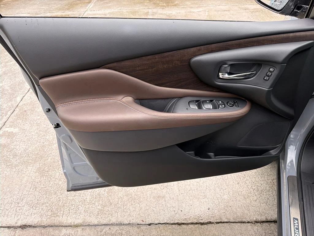 Used 2024 Gray Nissan Platinum image 18