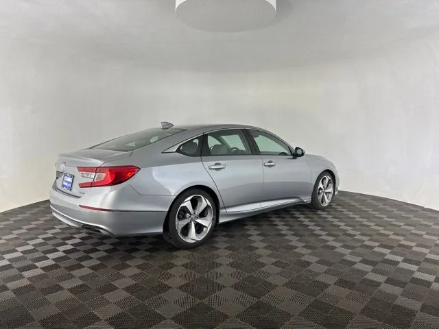 Used 2018  Honda Touring image 7