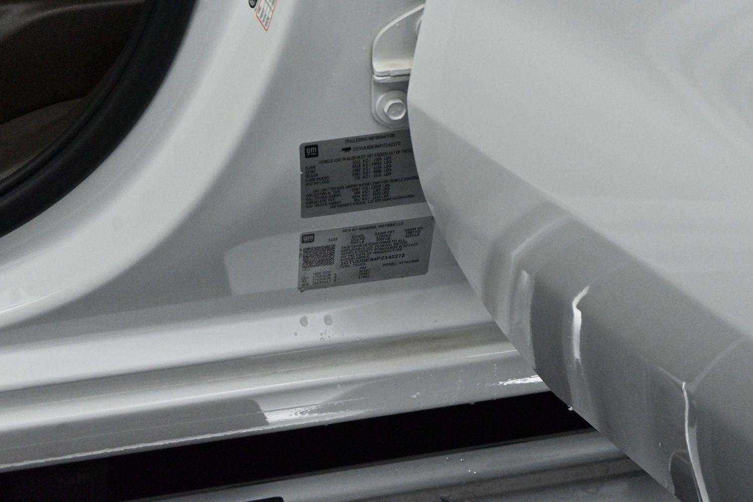 Used 2023 Summit White GMC SLT image 40