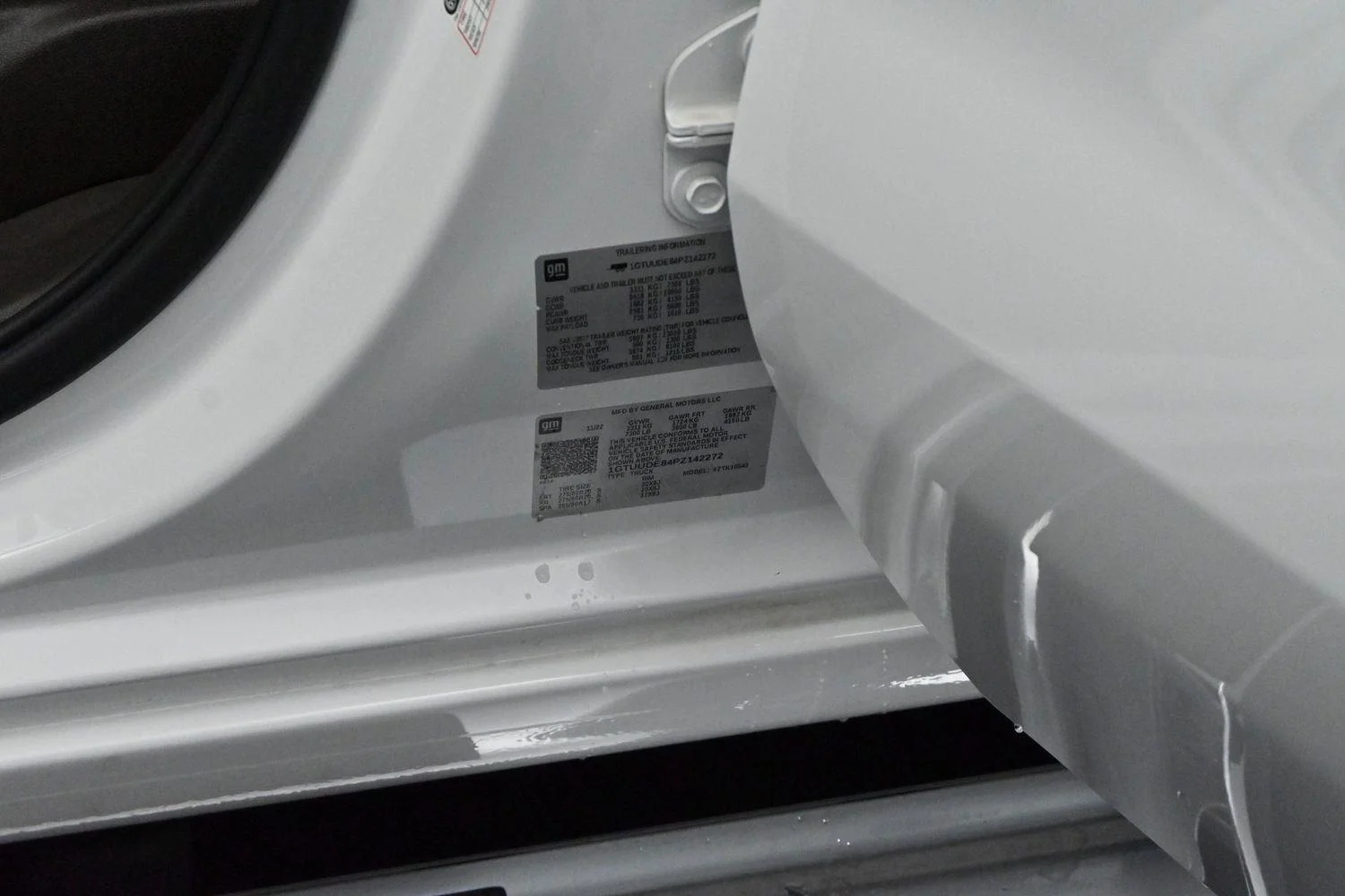 Used 2023 Summit White GMC SLT image 40