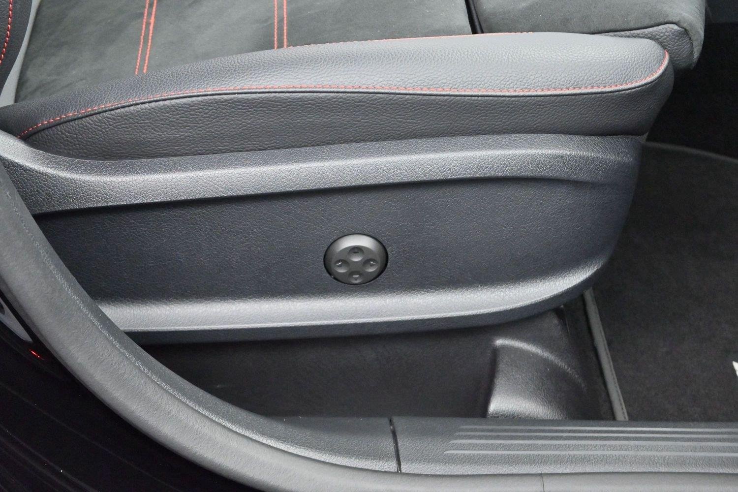 Used 2024 Black Mercedes-Benz GLB 250 image 29
