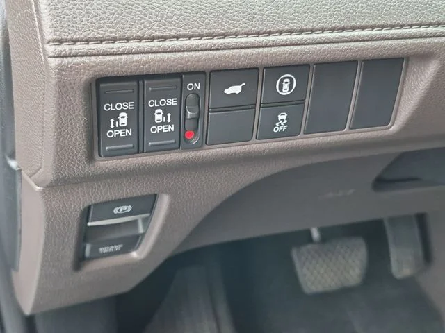 Used 2024  Honda EX-L image 17