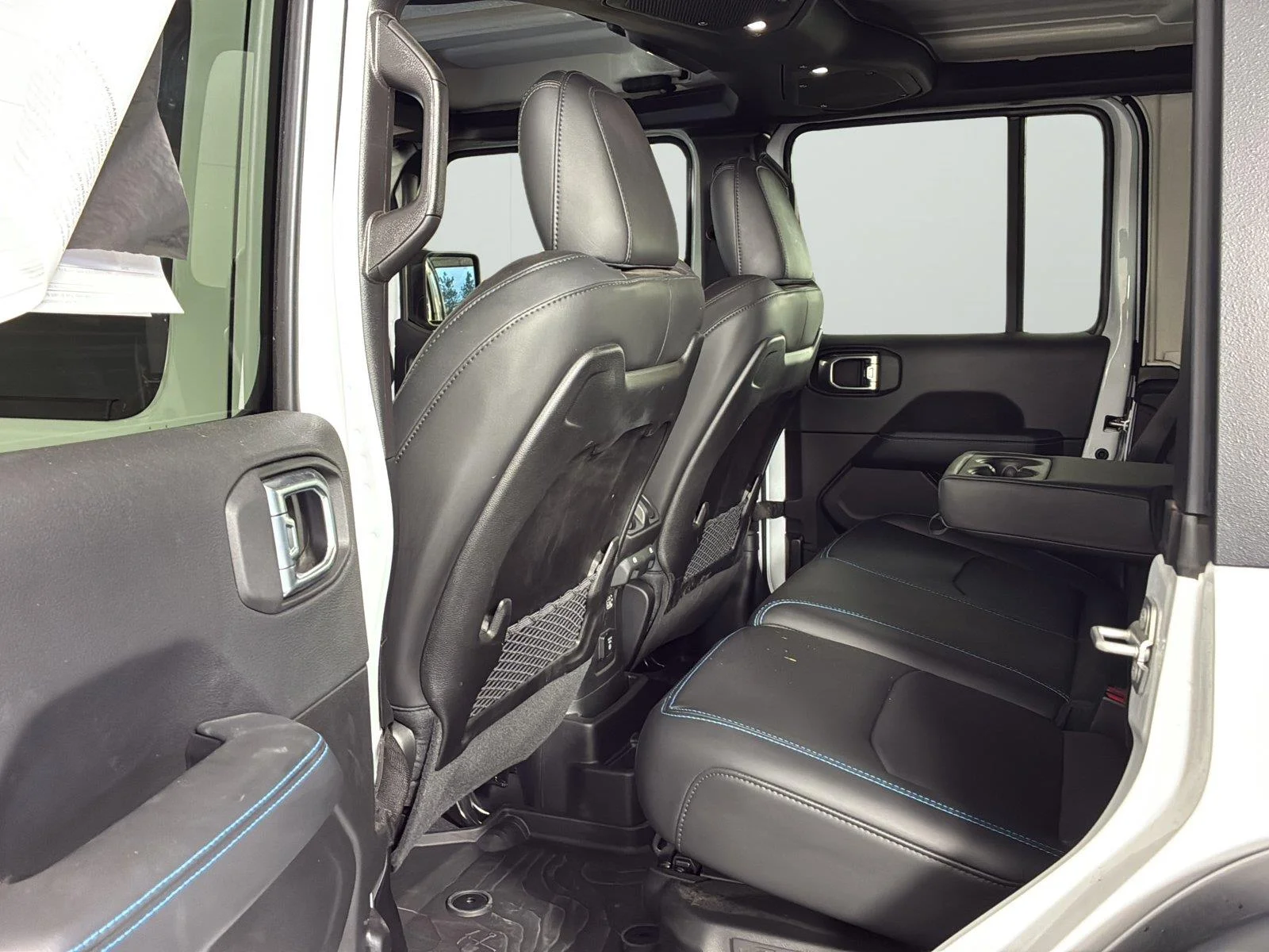 Used 2025 Bright White Clearcoat Jeep Rubicon image 19