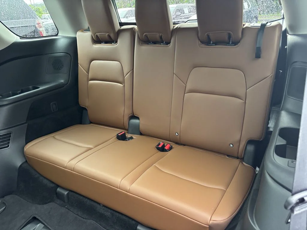 Used 2025 Red Nissan Platinum image 19