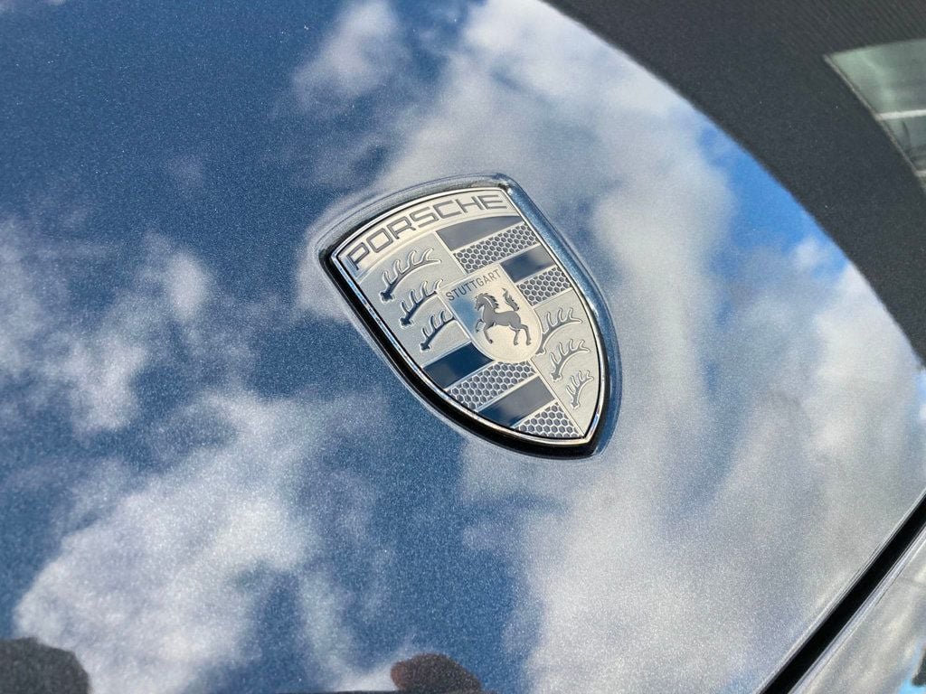 2025 Porsche Macan Turbo Electric - Photo 34