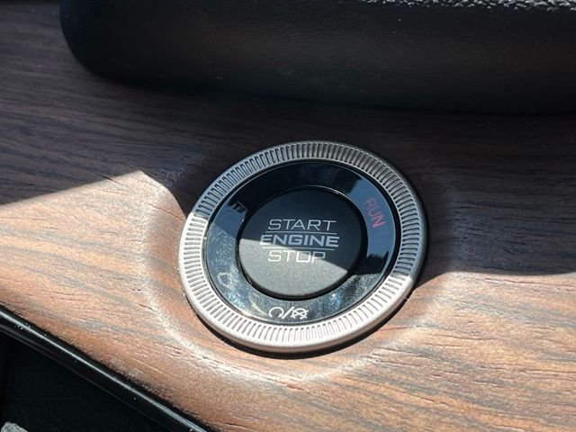 Used 2022 Silver Zynith Jeep Summit 4xe image 27