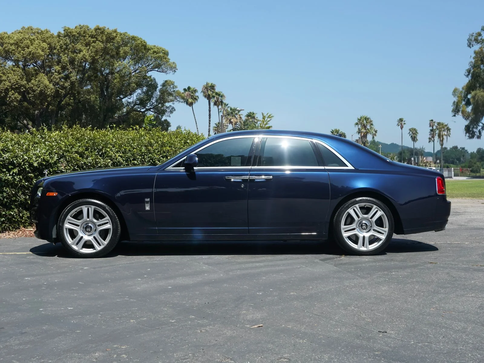 Certified Used 2016 Midnight Sapphire Rolls-Royce  image 3