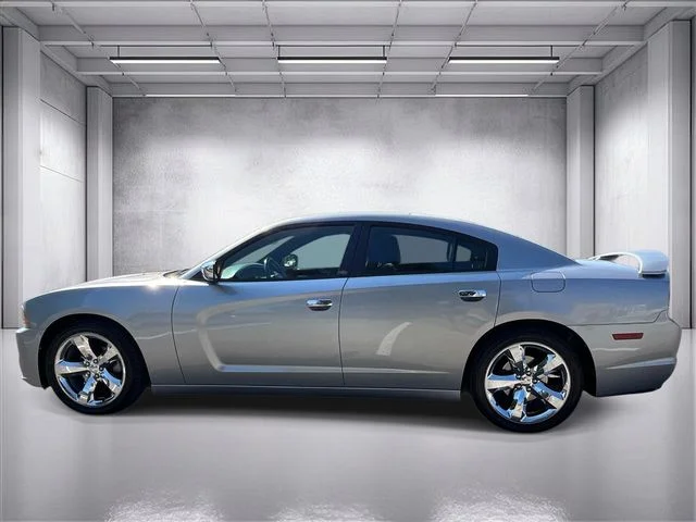 Used 2013 Silver Dodge SXT image 6