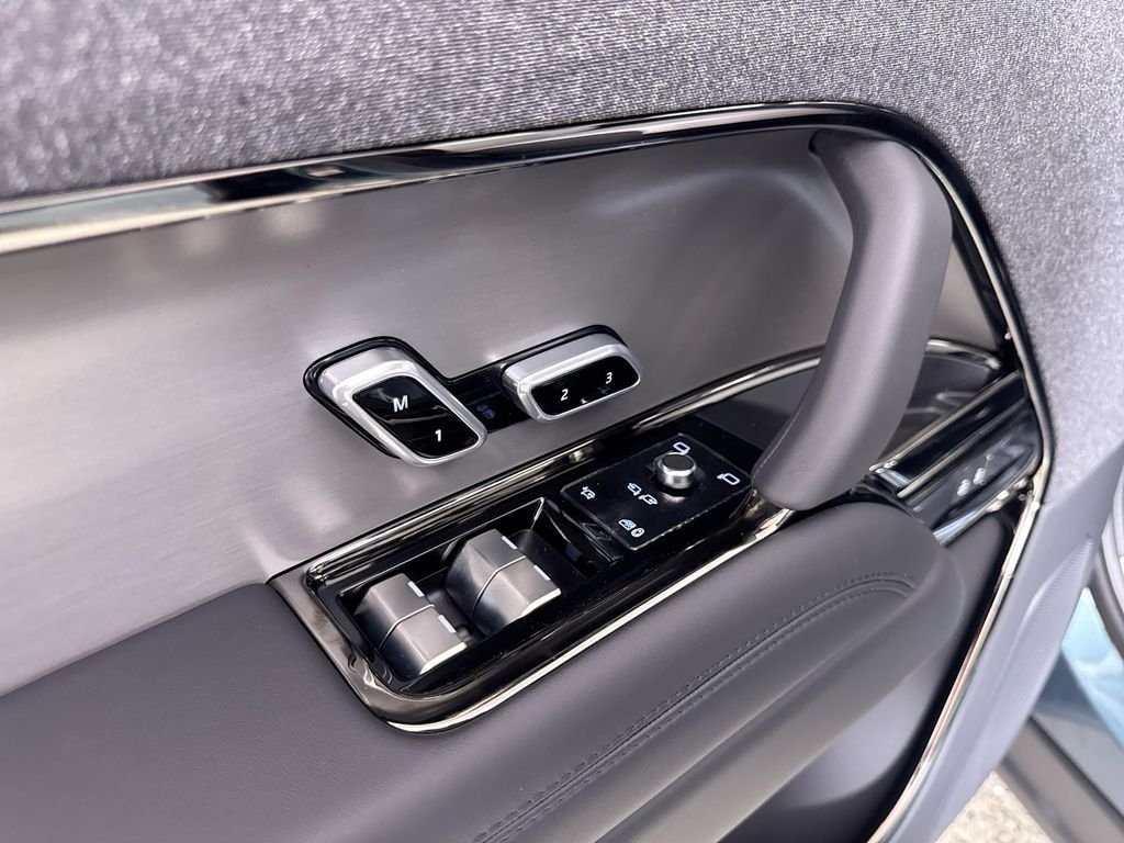 New 2026 GIOLA GRN MET Land Rover Dynamic SE image 12