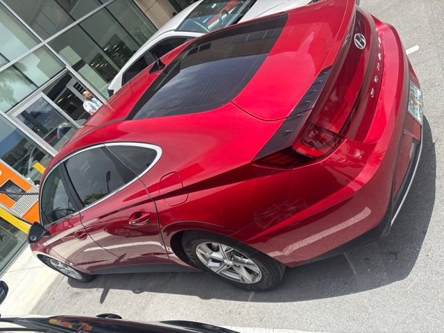 Used 2020 Red Hyundai SE image 9