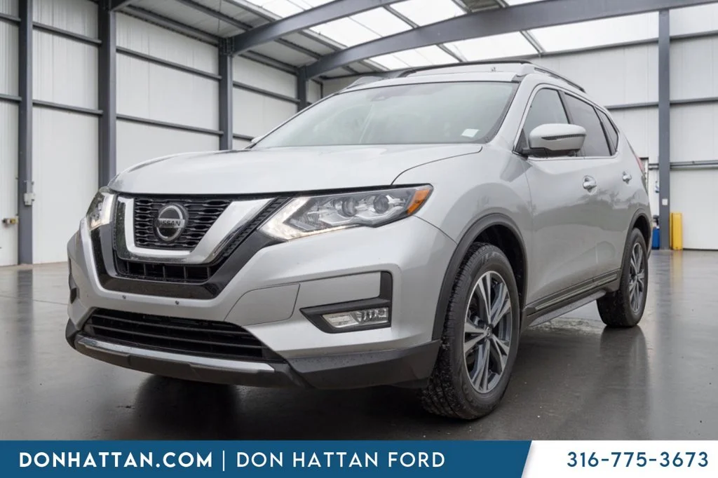 Used 2018 Silver Nissan SL image 1