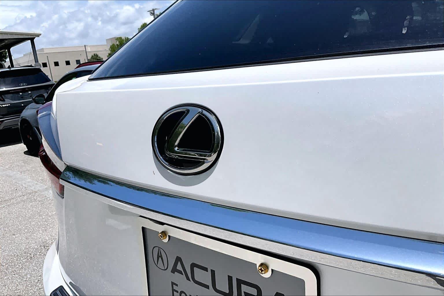 Used 2018 Eminent White Pearl Lexus  image 31