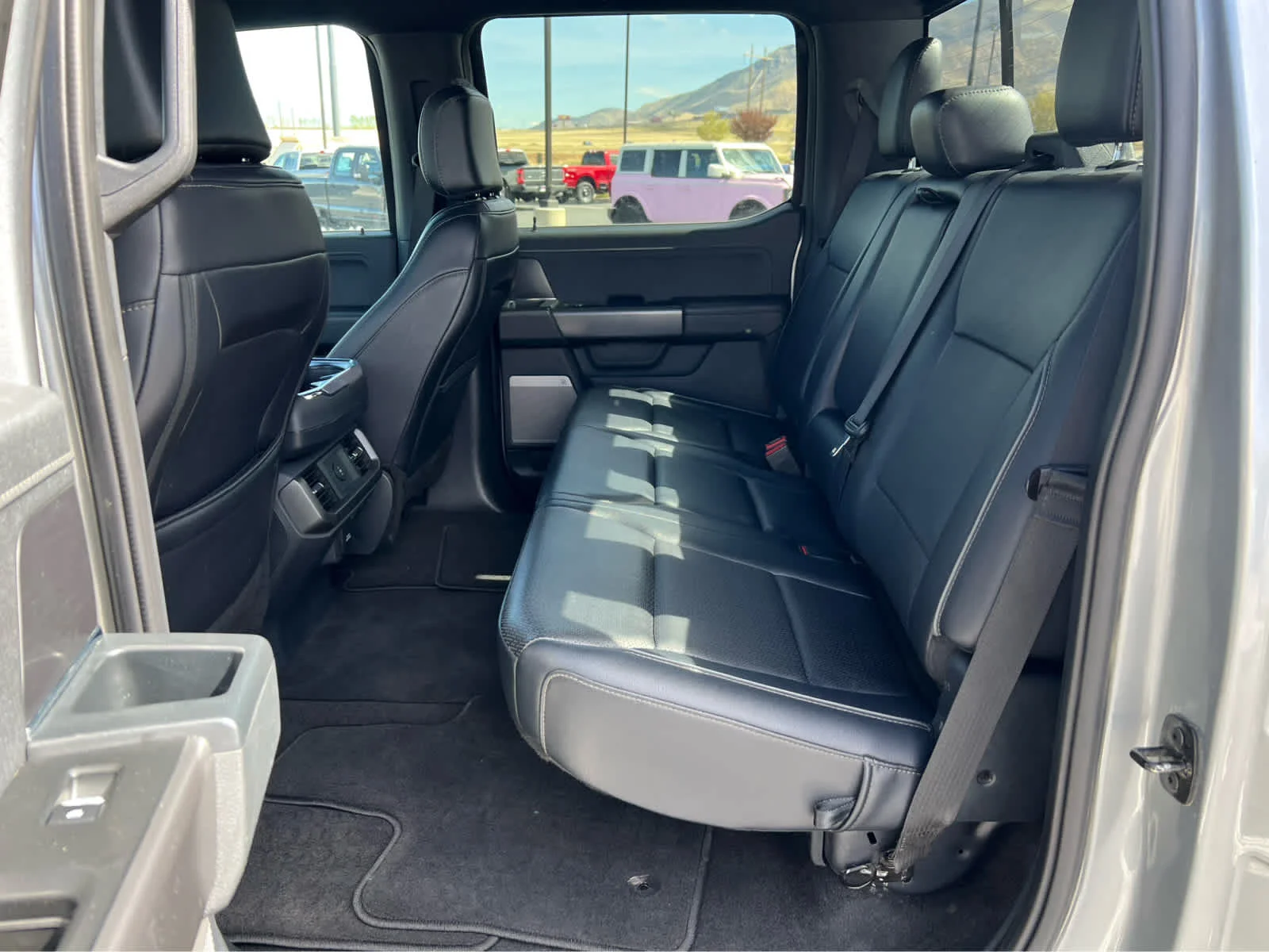 Used 2025 Iconic Silver Metallic Ford LARIAT image 28
