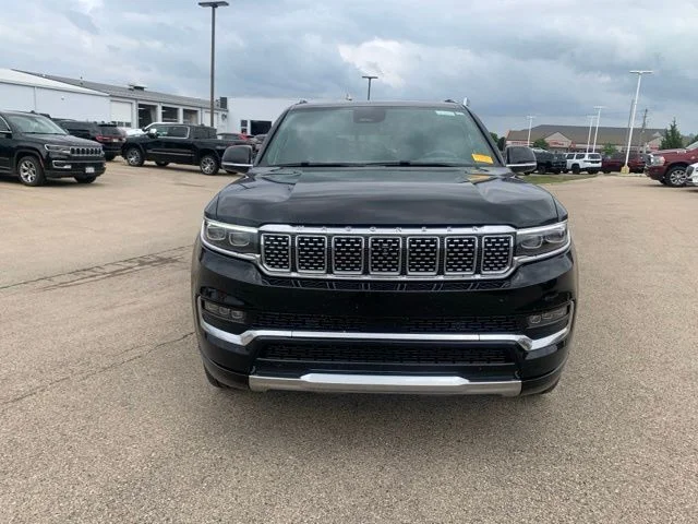Used 2022 Diamond Black Crystal Pearlcoat Jeep Series II image 8