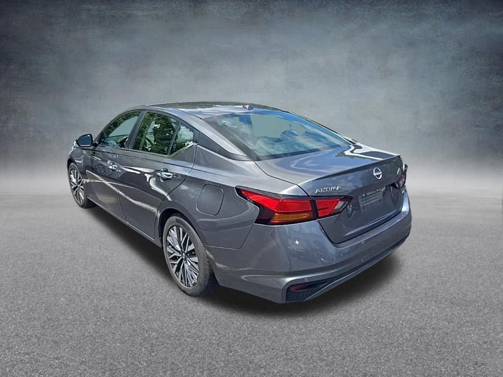 Used 2025 Gun Metallic Nissan 2.5 SV image 5
