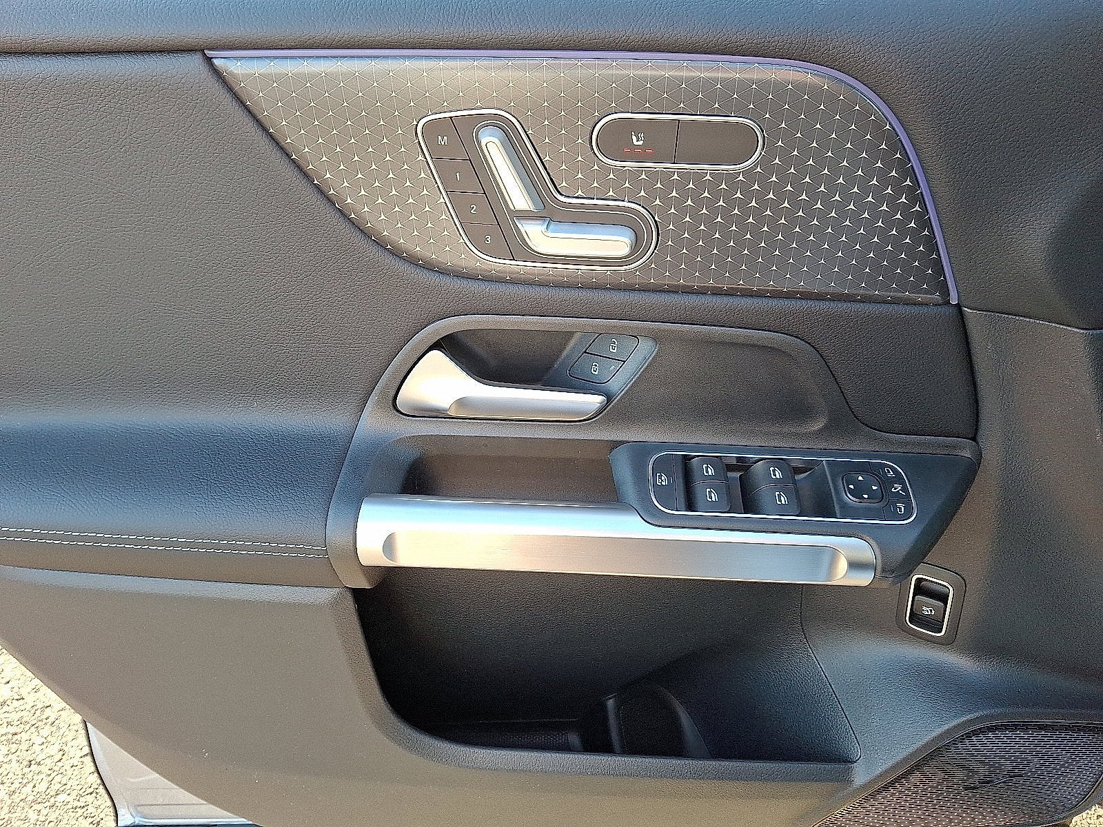 Used 2026 Cirrus Silver Metallic Mercedes-Benz GLB 250 image 7