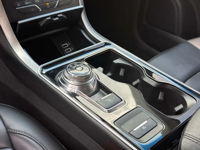 Used 2019 White Ford SEL image 32