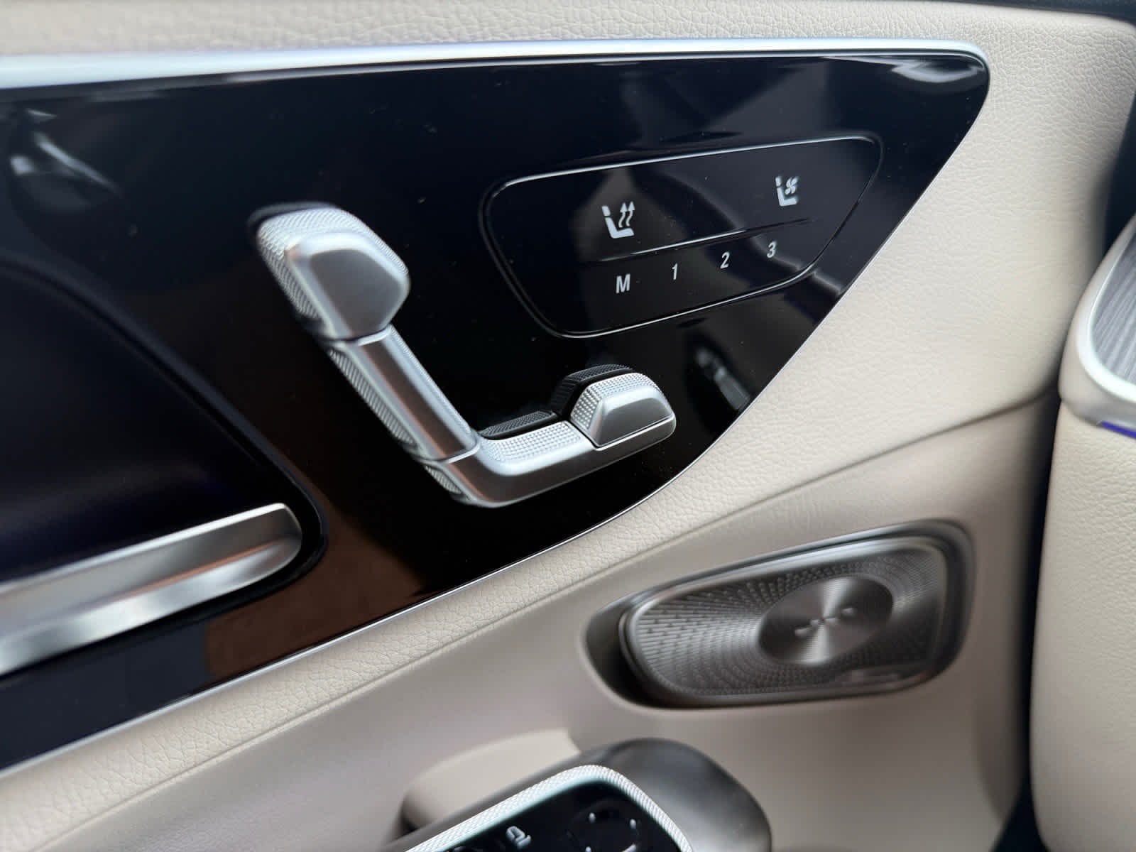 New 2026 Cirrus Silver Metallic Mercedes-Benz GLC 300 image 27
