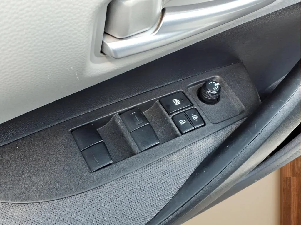 Used 2021 White Toyota LE image 19