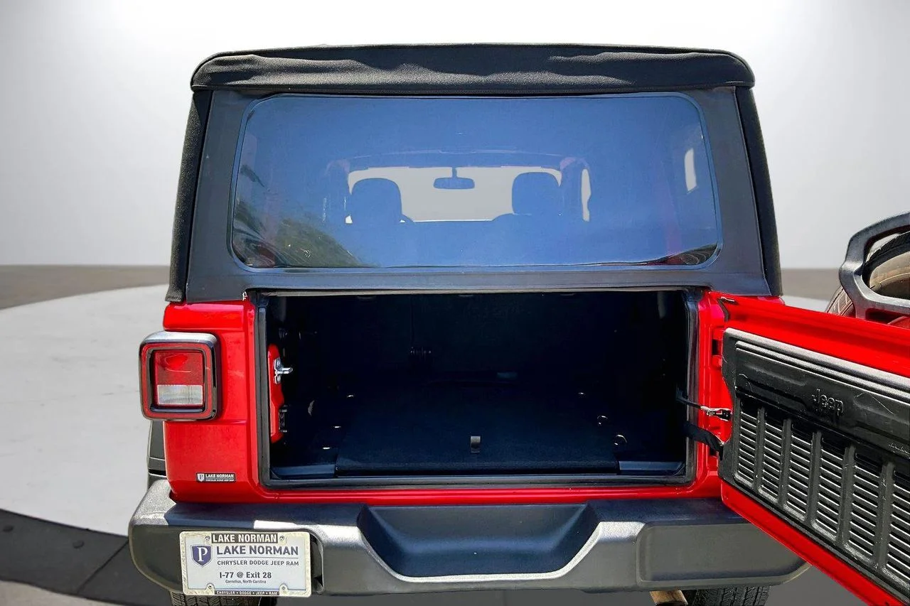 Used 2023 Red Jeep Sport S image 24