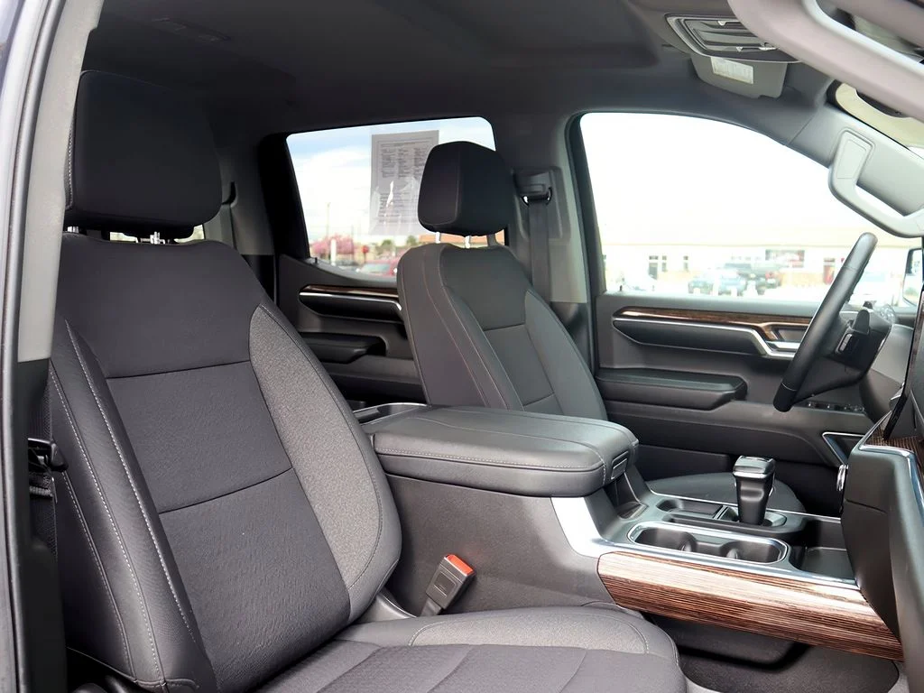 Used 2024 Titanium Rush Metallic GMC Elevation image 21