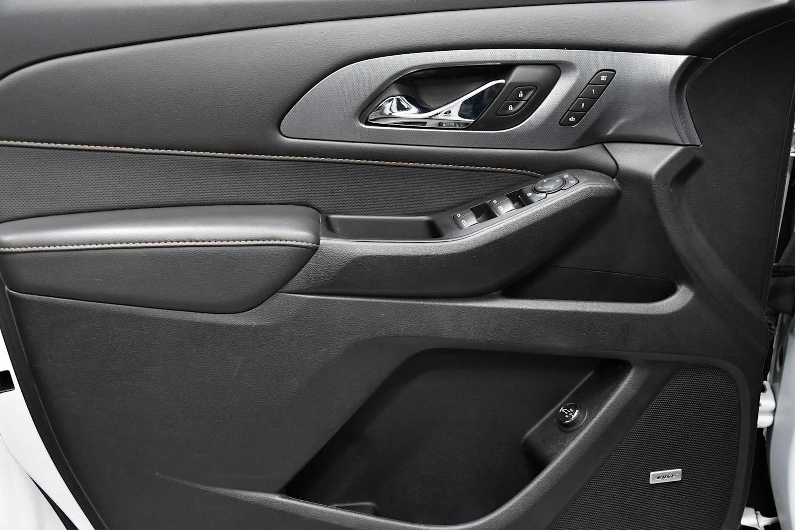 Used 2019 Iridescent Pearl Tricoat Chevrolet Premier image 13