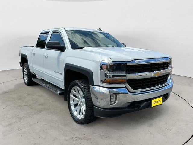 Used 2017 White Chevrolet LT image 3