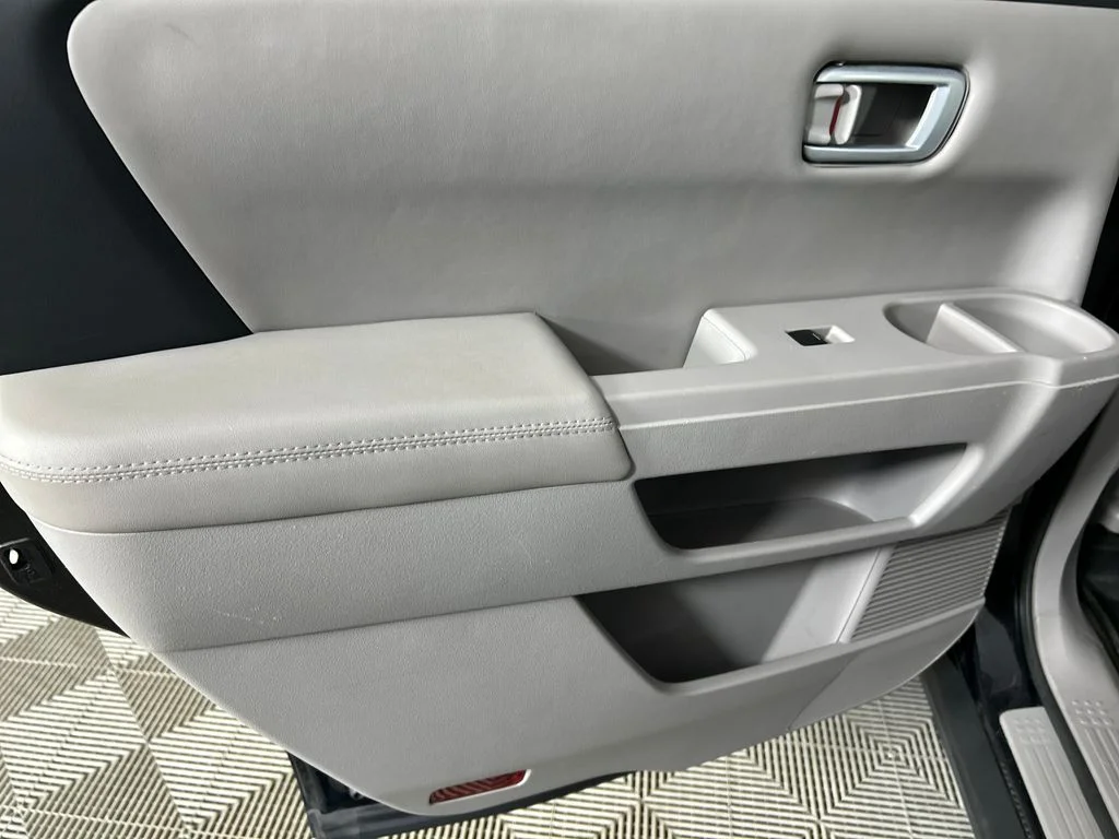 Used 2013 Black Honda Touring image 15