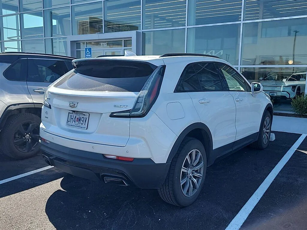 Used 2019 Crystal White Tricoat Cadillac AWD Sport image 4