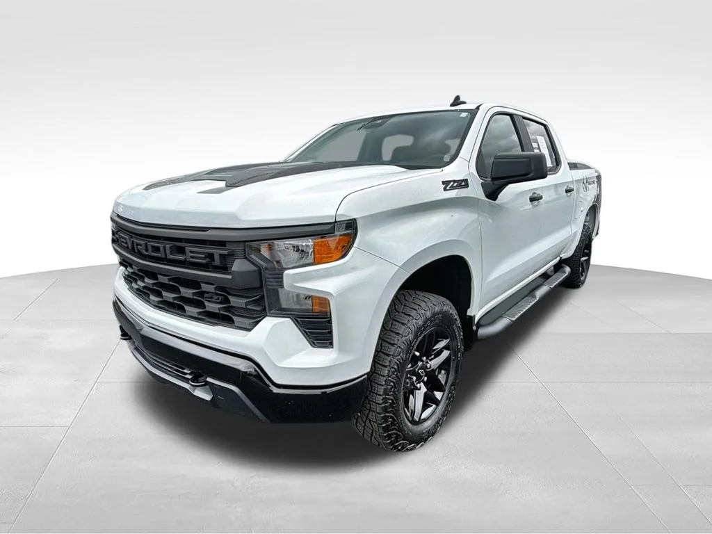 Used 2025 White Chevrolet Custom Trail Boss image 5