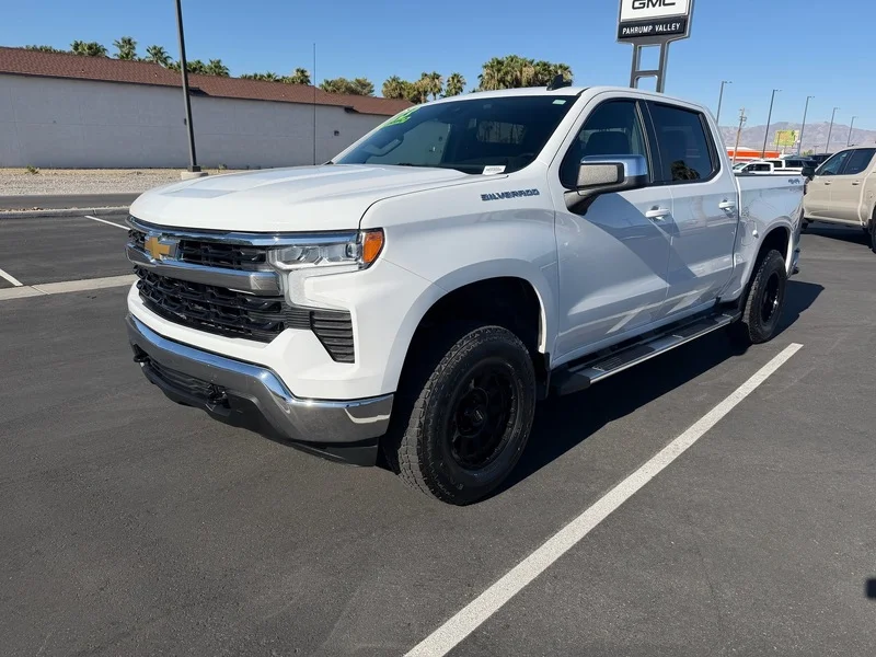 Used 2023 Summit White Chevrolet LT image 7