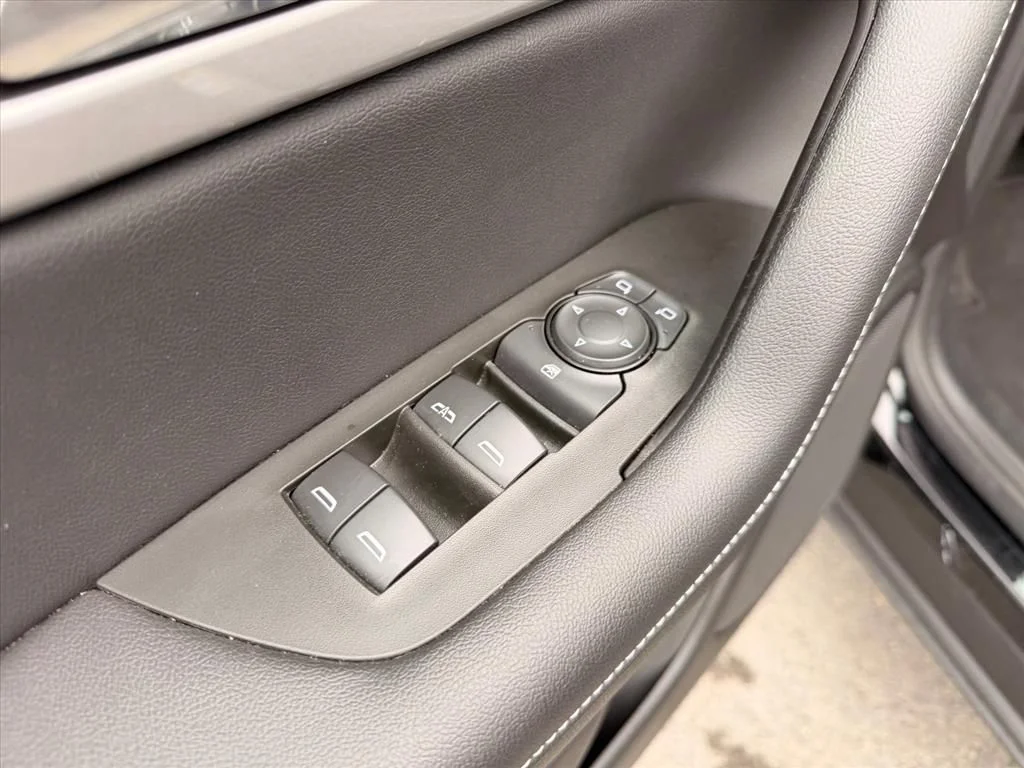 Used 2025 Black Chevrolet LT image 21