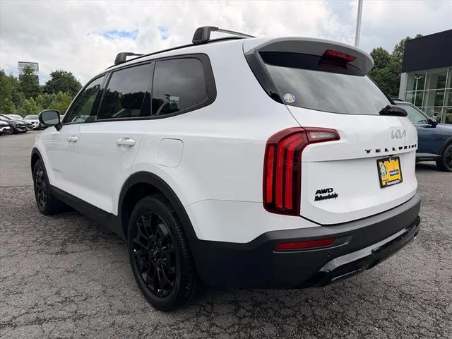 Used 2022 White Kia EX image 5