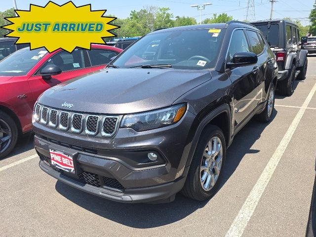 2023 Jeep Compass Latitude Lux 4X4's photo
