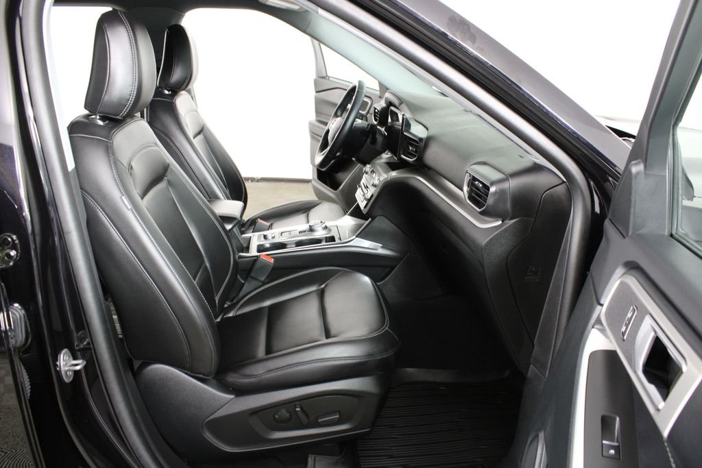Used 2023 Black Ford XLT image 18