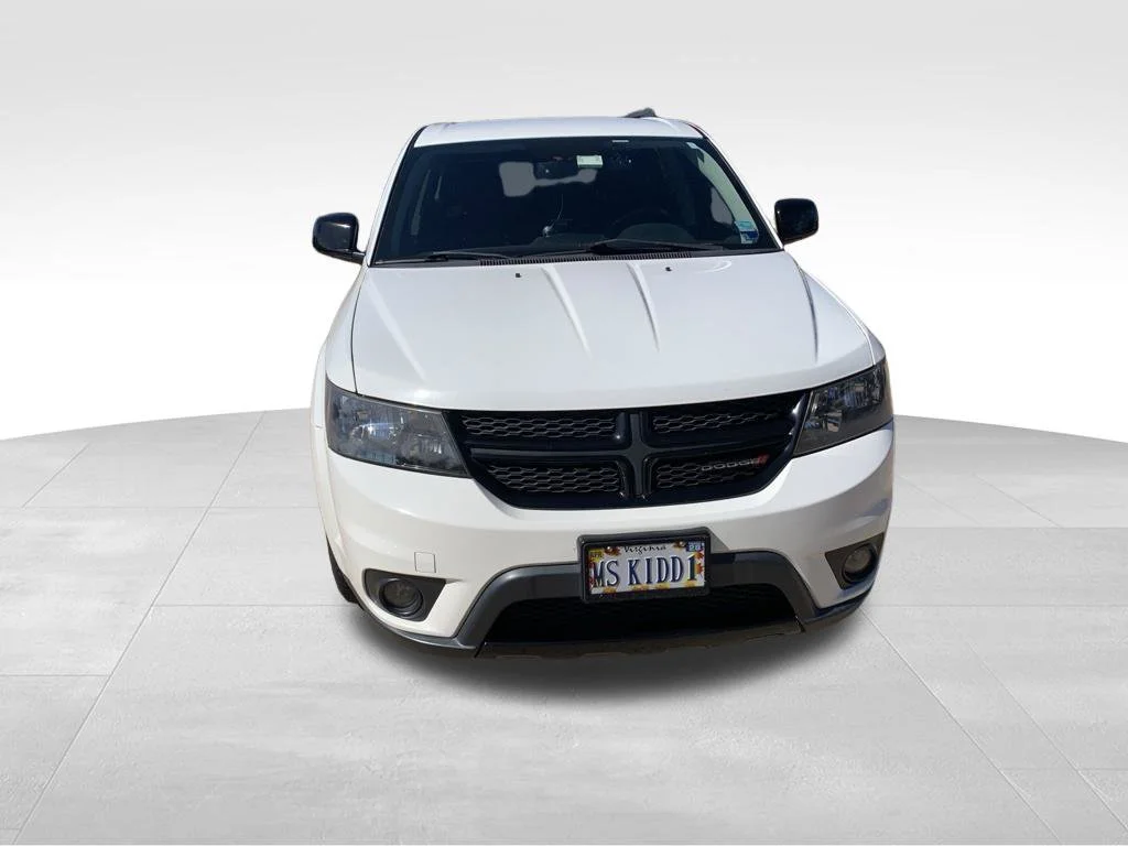 Used 2017 White Dodge SXT image 8