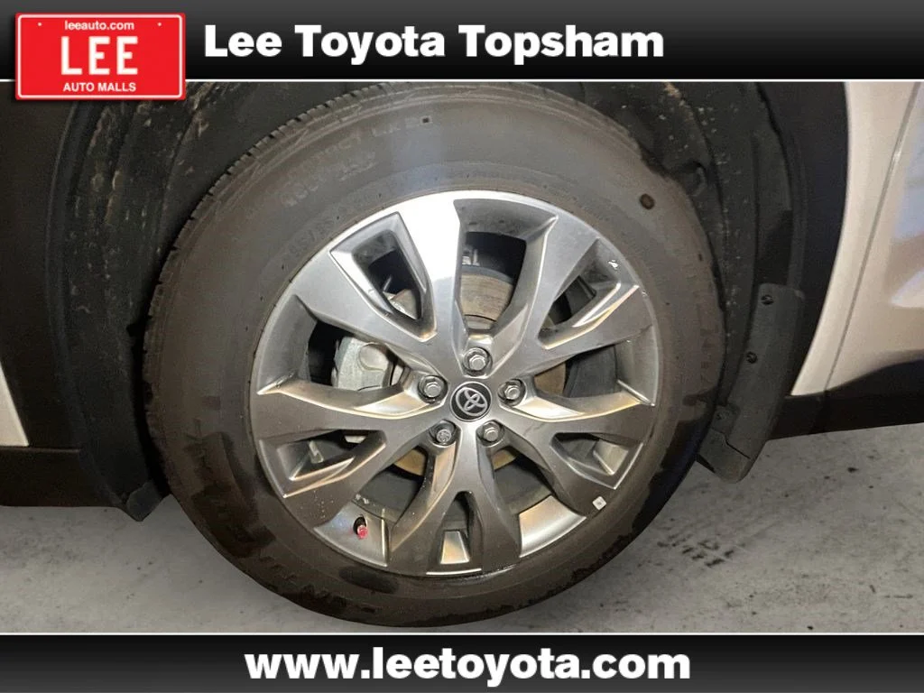 Used 2024 Pearl Toyota XLE image 14