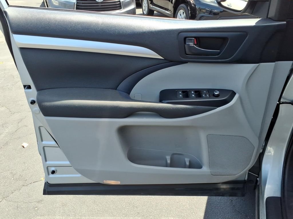 Used 2019 Celestial Silver Metallic Toyota LE image 8