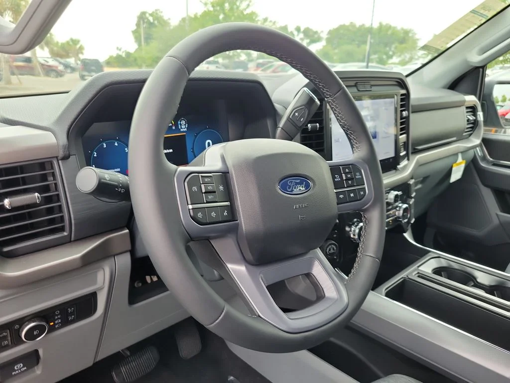 New 2026 Agate Black Metallic Ford XLT image 16