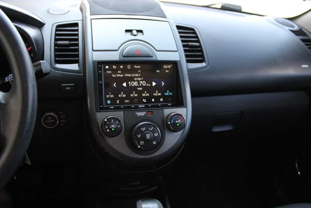 Used 2010 Red Kia Plus image 12