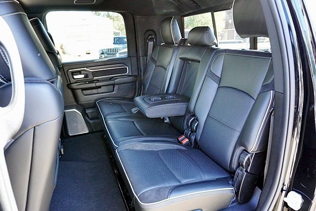 New 2026 Diamond Black Crystal Pearl-Coat Exterior Paint RAM Laramie image 24